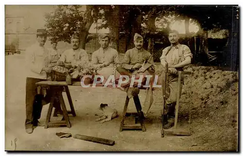 CARTE PHOTO Soldats militaria Ouvriers