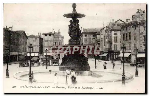 Chalons sur Marne - Fontaine - Place de la Republique - Cartes postales