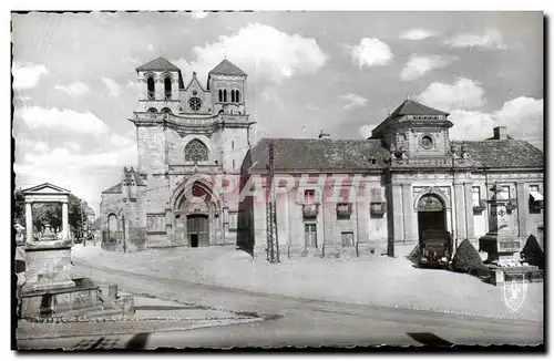 Souvigny - La Basilique - Cartes postales