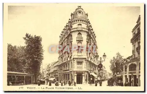 Vichy - La Place Victor Hugo - Cartes postales