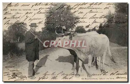 Folklore - Costumes - En Bourbonnais - retour de Foire - Scene du Centre - vache - cow - Cartes postales