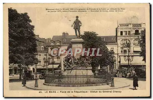 Ansichtskarte AK Le Mans Place de la Republique Statue du general Chanzy