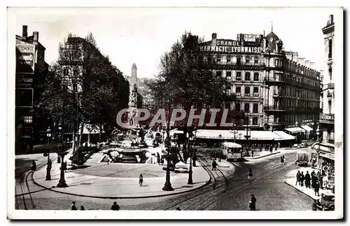 Cartes postales Lyon Place de la republique et monument Carnot