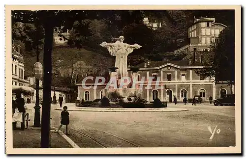 Ansichtskarte AK Vienne sur le Rhone La gare et le monument aux morts