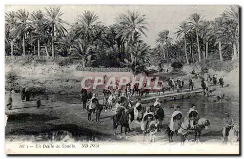 Cartes postales Tunisie Un defile de spahis Militaria