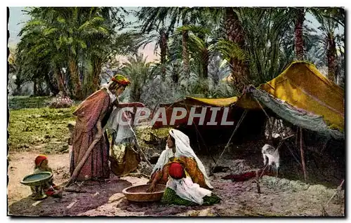 Ansichtskarte AK Scenes et types d Afrique du Nord La preparation du couscous