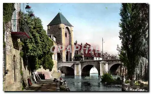 Cartes postales moderne Moret sur Loing Le petit quai sur le Loing les anciennes fortifications et la porte de Bourgogn