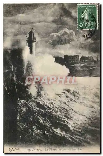 Cartes postales Dieppe Le phare un jour de tempete Lighthouse