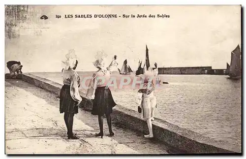 Sables d Olonne - Sablaise - Sur la Jetee des Sables - Cartes postales