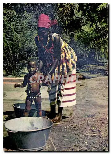 Cartes postales Afrique La toilette du bebe