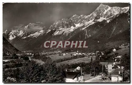 Cartes postales moderne Les Houches Vue generale et la chaine du Mont Blanc