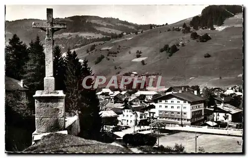 Cartes postales Megeve La croix Saint Michel et le casino