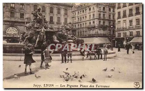 Ansichtskarte AK Lyon Les pigeons place des Terreaux