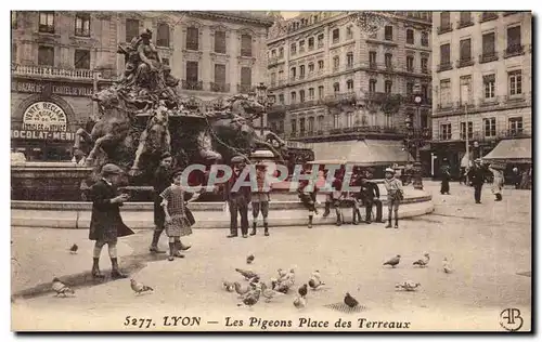 Cartes postales Lyon Les pigeons place des Terreaux