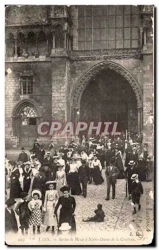 Cartes postales Le Mans Sortie de messe a Notre Dame de la Couture