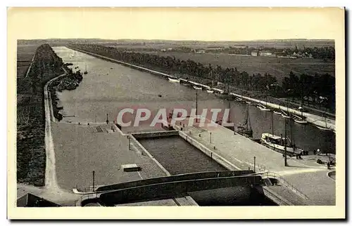 Ouistreham - Le Canal - Vue du Phare - lighthouse - Cartes postales