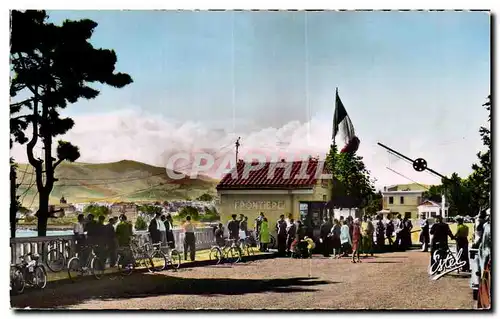 Cartes postales moderne Hendaye Frontiere franco espagnole Le pont international au fond Irun