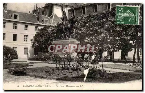 Cartes postales Ecole de Saint Cyr La cour Marceau