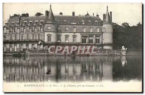 Ansichtskarte AK Rambouillet Le parc Le chateau pris des canaux