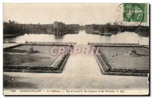 Cartes postales Rambouillet Le chateau Vue d ensemble des canaux et du parterre