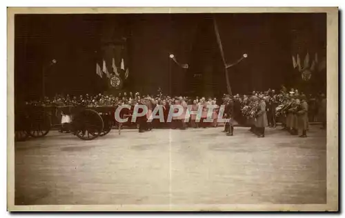 Cartes postales Militaria Funerailles du Marechal Foch 26 mars 1929 Depart de Notre Dame le clerge