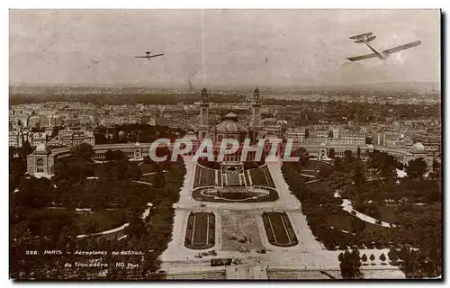 Ansichtskarte AK Paris Aeroplanes au dessus du Trocadero