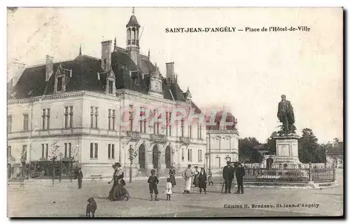 Cartes postales Saint Jean d Angely Place de l hotel de ville