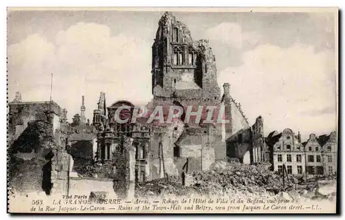 Ansichtskarte AK Militaria Arras La grande guerre Ruines de l hotel de ville et du beffroi vue prise de la rue Ja