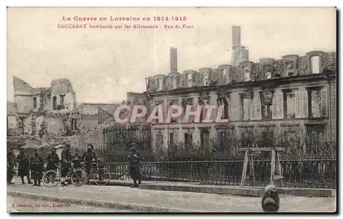 Ansichtskarte AK Guerre de 1914 Militaria Baccarat bombarde par les allemands Rue du pont Velo