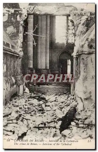 Cartes postales Militaria Crime de Reims Interieur de la cathedrale