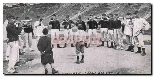 Ansichtskarte AK Militaria A la caserne L eglise des clairons