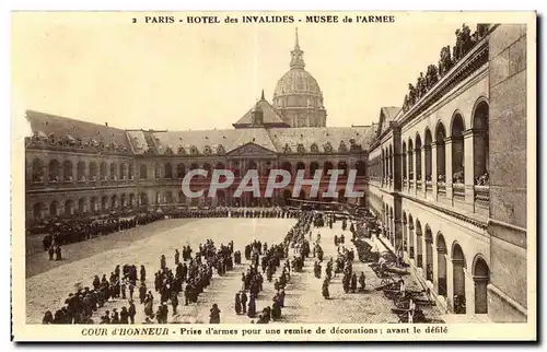 Paris - 7 - Les Invalides - Musee de l Arme - Cour d Honneur - Prise d Armes - Ansichtskarte AK