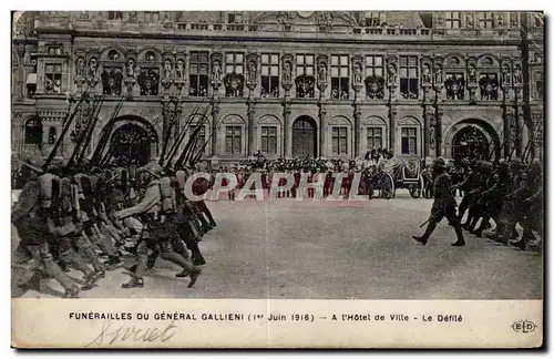 Cartes postales Militaria Funerailles du general Gallieni (1er juin 1916) A l hotel de ville Le defile