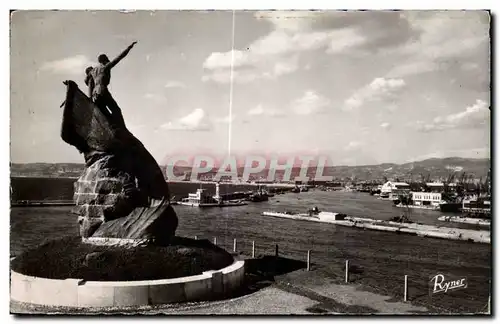 Cartes postales moderne Marseille Vue generale sur les ports Monument aux victimes de la mer