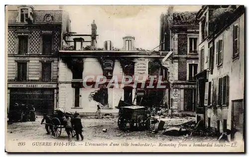 Ansichtskarte AK Militaria Guerre 1914 1915 L evacuation d une ville bombardee