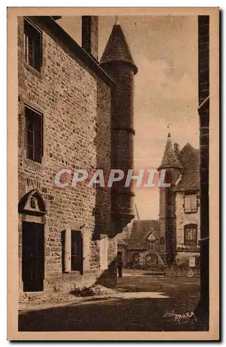 Salers - Un Coin de la Grande Place - Cartes postales