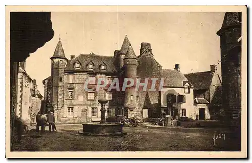 Salers - La Grande Place - Maison Sevestre - Cartes postales