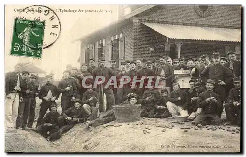 Ansichtskarte AK Militaria Camp de Sissonne L epluchage des pommes de terre