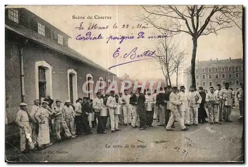 Ansichtskarte AK Militaria Scene de caserne La sortie de la soupe