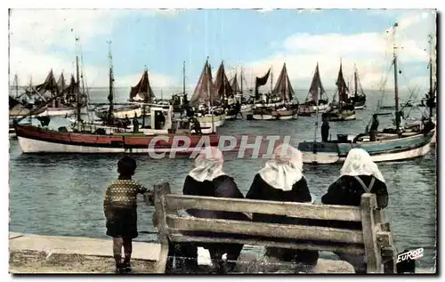 Cartes postales moderne Ile d Oleron Port de la Cottiniere Vieilles femmes de marins attendant le retour de ces dernier