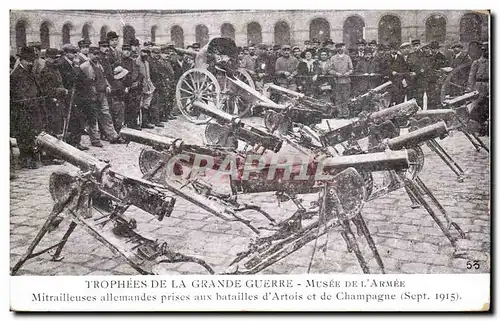 Ansichtskarte AK Militaria Trophees de la grande guerre Musee de l armee Mitrailleuses allemandes prises aux bata