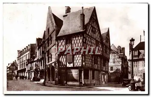 Ansichtskarte AK Bourges Angle des rues Pellevoisin et Cambournac Vieilles maisons de bois et hotel Pellevoisin