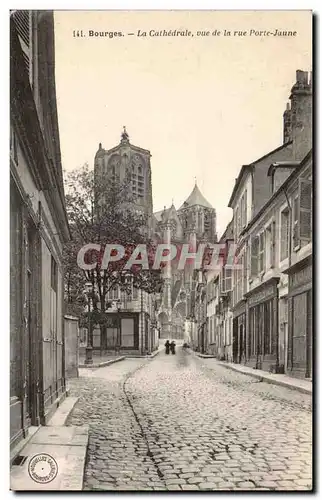 Ansichtskarte AK Bourges la cathedrale Vue de la rue Porte Jaune