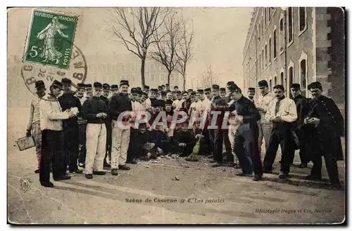 Ansichtskarte AK Militaria Scene de caserne Les patates