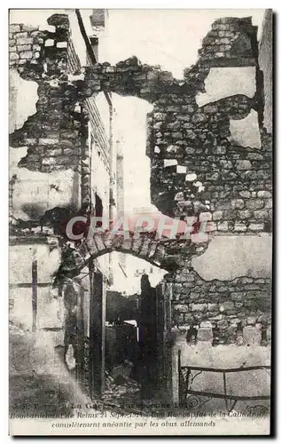 Cartes postales Militaria Les ruines de la grande guerre Reims Une rue voisine de la cathedale