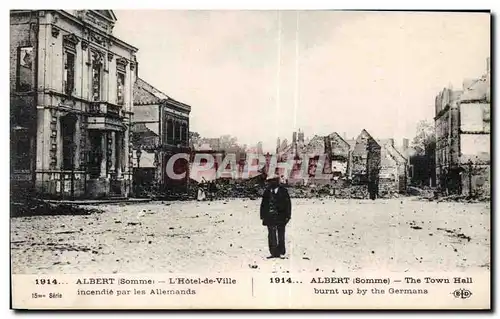 Ansichtskarte AK Militaria Guerre de 1914 Albert L hotel de ville incendie par les allemands
