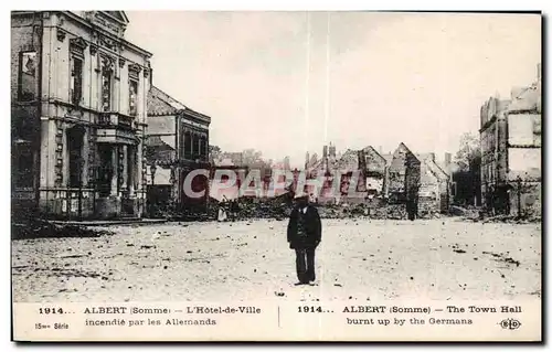 Cartes postales Militaria Guerre de 1914 Albert L hotel de ville incendie par les allemands