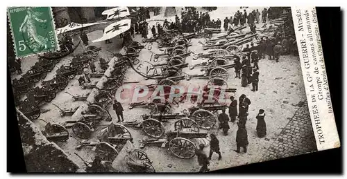 Ansichtskarte AK Militaria Trophees de la grande guerre Musee de l armee Groupe de canons allemands Batailles d A