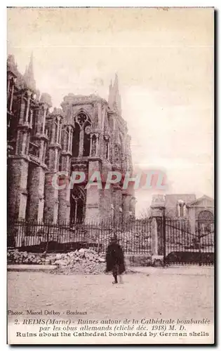 Ansichtskarte AK Reims Ruines autour de la cathedrale abandonnee par les obus allemands