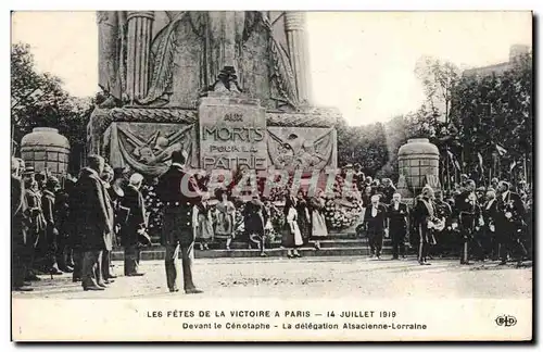 Ansichtskarte AK Militaria Paris Fetes de la Victoire 14 juillet 1919 Devant le Cenotaphe La delegation alsacienn